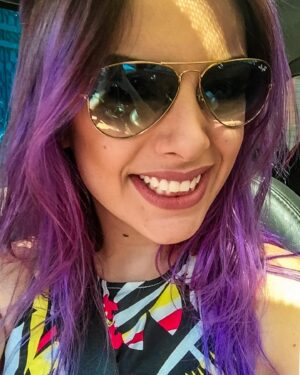 Marcela Lahaud Instagram - Uma Marcela roxa e viajante de 2015 passando na sua timeline 💜✨

.
,
#purplehair #coloredhair #haircolor #rainbowhair #cabelocolorido #haircare #hairlove