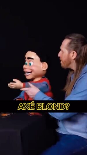 Marcela Lahaud Instagram - Axé Blond? #comediante #piada #utc #ventriloquia