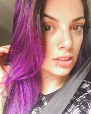 Marcela Lahaud Instagram - ARCO-ÍRIS MARCELA 🌈 em ordem cronológica:

* Ruiva: jul/2003
* Loira 1: out/2015
* Roxa: maio/2016
* Azul: jul/2016
* Vermelha Cereja: set/2016
* Morena: out/2017
* Loira 2: out/2023
* Loira 1 x Loira 2:
8 anos de de diferença, mesma cara e muita skin care 💁‍♀️✨

👇 VOTA NA SUA MARCELA COLORIDA 🏳️‍🌈

.
#PurpleHair #RedHair #BlondeHair #Brunette #BlueHair #ColoredHair #RainbowHair