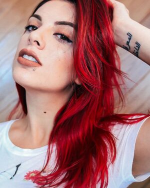 Marcela Lahaud Instagram - ARCO-ÍRIS MARCELA 🌈 em ordem cronológica:

* Ruiva: jul/2003
* Loira 1: out/2015
* Roxa: maio/2016
* Azul: jul/2016
* Vermelha Cereja: set/2016
* Morena: out/2017
* Loira 2: out/2023
* Loira 1 x Loira 2:
8 anos de de diferença, mesma cara e muita skin care 💁‍♀️✨

👇 VOTA NA SUA MARCELA COLORIDA 🏳️‍🌈

.
#PurpleHair #RedHair #BlondeHair #Brunette #BlueHair #ColoredHair #RainbowHair