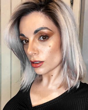Marcela Lahaud Instagram - ARCO-ÍRIS MARCELA 🌈 em ordem cronológica:

* Ruiva: jul/2003
* Loira 1: out/2015
* Roxa: maio/2016
* Azul: jul/2016
* Vermelha Cereja: set/2016
* Morena: out/2017
* Loira 2: out/2023
* Loira 1 x Loira 2:
8 anos de de diferença, mesma cara e muita skin care 💁‍♀️✨

👇 VOTA NA SUA MARCELA COLORIDA 🏳️‍🌈

.
#PurpleHair #RedHair #BlondeHair #Brunette #BlueHair #ColoredHair #RainbowHair