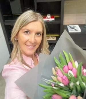 Marcela Sabat Instagram - 🌷Un año más! Y un lindo finde cumpleañero... Solo amor y gratitud en esta etapa de mi vida, por mi familia, amigos y trabajos. 
Gracias a cada uno de ustedes por sus lindos deseos y mensajes, que todo ese amor se les multiplique! 
Un besito grande ❤️.