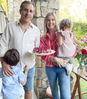 Marcela Sabat Instagram - 🌷Un año más! Y un lindo finde cumpleañero... Solo amor y gratitud en esta etapa de mi vida, por mi familia, amigos y trabajos. 
Gracias a cada uno de ustedes por sus lindos deseos y mensajes, que todo ese amor se les multiplique! 
Un besito grande ❤️.