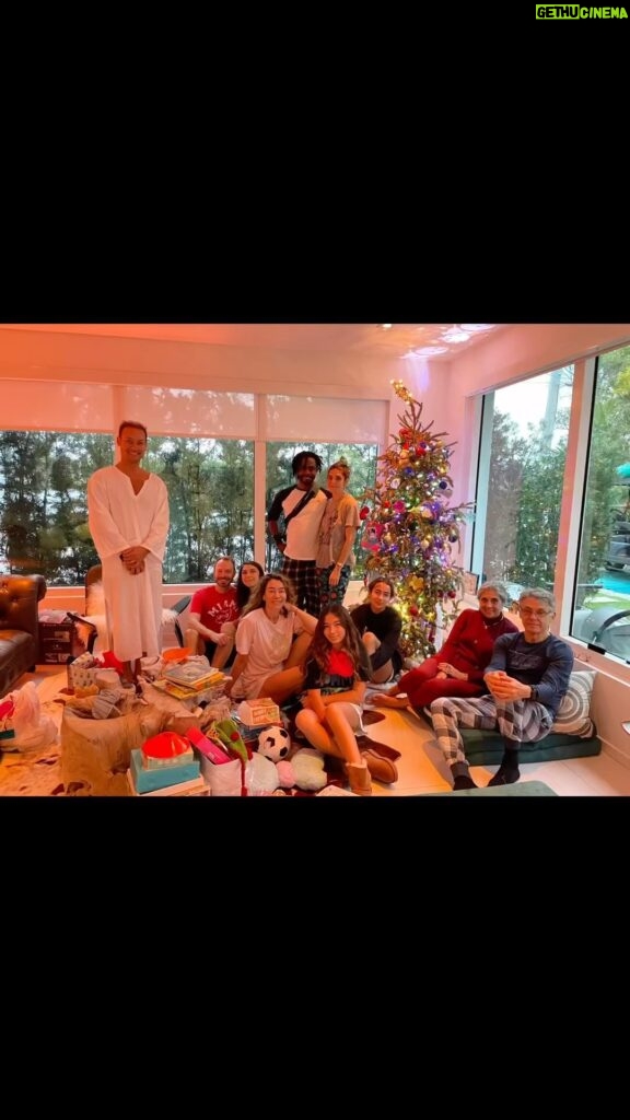 Marcela Carvajal Instagram - Christmas summery…. #brocito #familyinmiami Resumen de Navidad