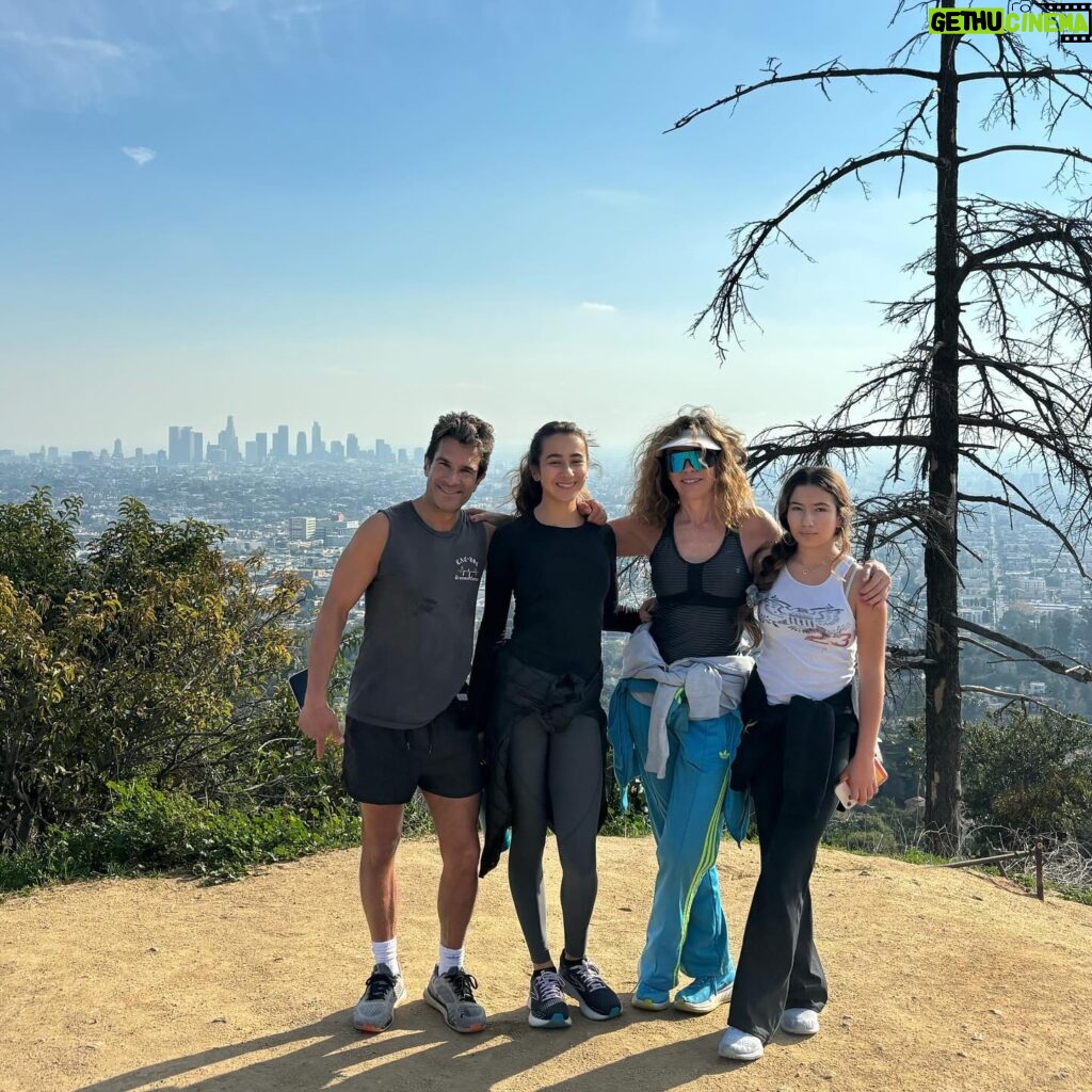 Marcela Carvajal Instagram - Hike together!! #grifithobservatoryhikingtrail gracias @julianfarietta por la guía y la compañía!
