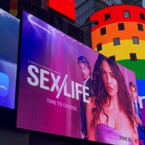Margaret Odette Instagram - We made it to Times Sq Baybeeeee🥳
@sexlife 
@netflix
@sarahshahi 
@adam_demos @realmikevogel 
@littleruke
@margaretodette 
#timessquarebillboards
