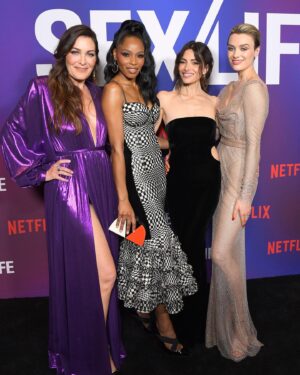 Margaret Odette Instagram - Whip Whip🖤🤍
.
.
.
Sex/Life season 2 premiere fiesta. A fully magical night!
💇🏾‍♀️ @larryjarahsims 
💄 @porschefabulous 
💃🏾 @ain_nai
📷 Charley Gallay
#imthebar #margaretodette #sexlifenetflix #strongblacklead #simstyled #beautybyporsche #ainsmith