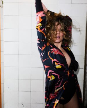 Margarita Levieva Instagram - #pregnantladieslovetodance 

📸 @melaniedunea 

#fbf #sixmonthsbaked #notsolongago #cantstopwontstop #happyweekend