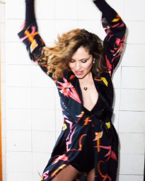 Margarita Levieva Instagram - #pregnantladieslovetodance 

📸 @melaniedunea 

#fbf #sixmonthsbaked #notsolongago #cantstopwontstop #happyweekend
