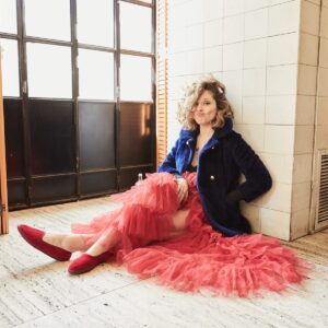 Margarita Levieva Instagram - Sunday feels.

📸 @melaniedunea 

#finallycomingupforair 
#finallysharingthisshoot
#betterlatethannever 
#sixmonthscookedatthetime