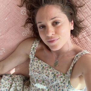 Margarita Levieva Instagram - 💗💗💗
@arumidesign