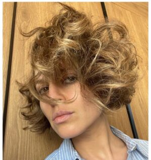 Margarita Levieva Instagram - Monthly chop.
#myhairhasalifeofitsown 
#волосыпосвоймугуляют