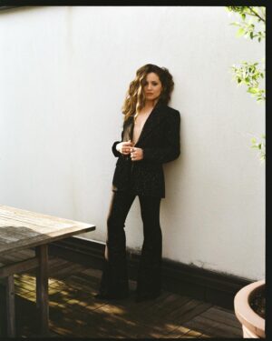 Margarita Levieva Instagram - The Acolyte premieres tonight!!

And I got to dress up and celebrate with the people I love💫💫

Thanks @bailey.moon for another home run!
Photo @sarabouwman
Hair @xaviervelasquez 
Makeup @samaddington
Tailoring @thepierangelia

Suit @gabrielahearst
Shoes @aquazurra 
Jewelry @grazielagems @effyjewelry @bondeyejewelry 

@officialacolyte 
@starwars
#LeslyeHeadland
@disneyplus
