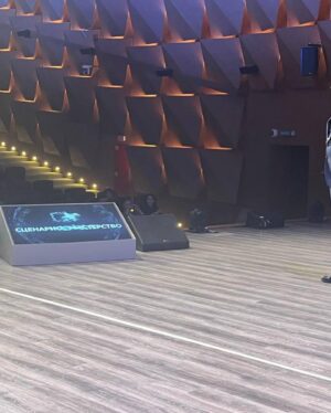 Margarita Rodina Instagram - Ну что - свершилось!
Я дипломированный специалист! По сценарному мастерству)

Вчера в Московской школе кино был выпускной с вручением дипломов.
Да, мне 44 года, я пошла на свой выпускной и да, мне туда сопровождал парень!
Дальше, видимо, будет кто-то на скейте)

Это были сумасшедшие 2,5 года. Лучший курс - мы уже приняли участие в 24 проектах, выиграли конкурсы, были на фестивалях, получали финансирование и снимали свое кино. 
 Прикиньте, что мы будем вытворять с дипломами! 

Обнимаю всех своих талантливых сокурсников. Кланяюсь в пол нашему куратору - Олегу Сироткину. Преклоняюсь перед лучшим педагогическим составом!

 И помните- в кино все профессии важны. Все! Но!
В НАЧАЛЕ БЫЛО СЛОВО!

И главное, со мной вчера получила диплом моя дочь - в профессии «Художник по гриму». Выпускницы)

Образ @nina_nezhinskaia 
Платье @tronovabrand 

#кино #выпускной 
#женскийстендап