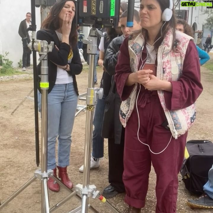 Margherita Vicario Instagram - Com’ero sul set Vs come sono veramente 😏❤️‍🔥 (o Del Fascino del Set) GLORIA! è ancora al cinema. 🕊️🕊️🕊️ . @01distribution @tempestafilm @rai_cinema