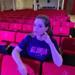 Margherita Vicario Instagram - GLORIA! tour in band inizia stasera a Cagliari e continua tutta l’estate fino a settembre, alternata a delle date con l’orchestra @lacorelli. Spero di vedervi in ogni dove. Canterò a gran voce. 🕊️🍉 Vi presento la band e la squadra che ho la fortuna di avere accanto: ai cori/ pianoforte e tutto l’amore che ho @micoltouadi_ alla batteria @davide_sollazzi al basso @pvrvpluie__ alle tastiere @nontranqua alle chitarreee @mi.ke.ma - ai suoni @edo.flac sul palco con noi @fajoenslow alla direzione generale @anastasiodada alla direzione musicale @giovannipallotti, @massimo_colagiovanni styled by @simonesifufurlan Grazie @vivoconcerti @andrearitrovato @francesco_vurro @carlopellegrino__ @metatronmgmt @martinocer martinocer @frappys e @nancy_merchandise a dischi e magliette nuove.