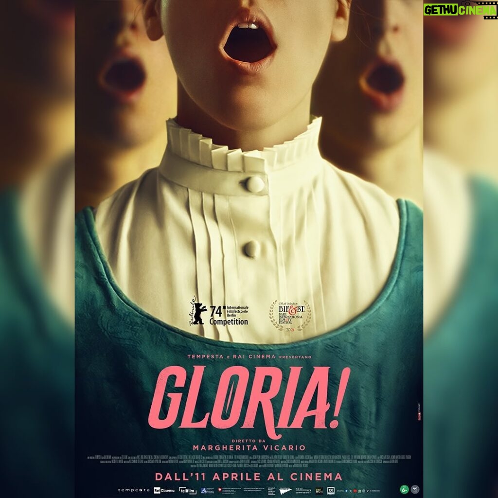 Margherita Vicario Instagram - La rivoluzione musicale sta per iniziare! 🎻💃 Vi mostriamo il poster ufficiale di GLORIA!, un viaggio attraverso il tempo e lo spazio, alla scoperta di un’epoca dove la musica è stata la voce della ribellione. #Gloriailfilm! dall’11 Aprile al cinema. . . Regia di Margherita Vicario, con Galatea Bellugi, Carlotta Gamba, Veronica Lucchesi (@rappresentantelista), Maria Vittoria Dallasta, Sara Mafodda, Paolo Rossi, Elio (@elio_eelst), Natalino Balasso, Anita Kravos, Vincenzo Crea, Jasmin Mattei, Gioele Pagura. Una produzione @tempestafilm con @rai_cinema @margheritavicario @uncantobrasileiro @_______dade @tempestafilm @tell.film @galateabellugi @carlottagamba_ @veronica___l @mariavittoria.dallasta @sara_mafodda_ @paolo_rossi_ufficiale @anitakravos @vincenzo.crea @jasminamattei