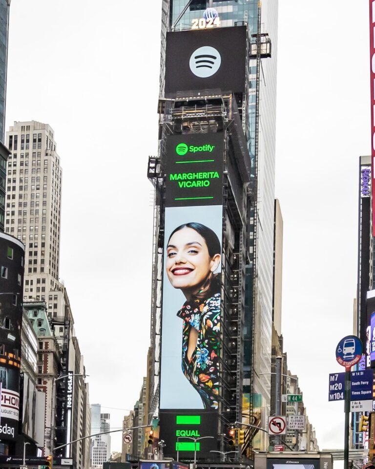 Margherita Vicario Instagram - Oggi a Times Square se alzi lo sguardo incontrerai il suo. @margheritavicario, nostra ambassador #SpotifyEQUAL 💚