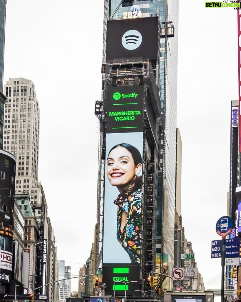 Margherita Vicario Instagram - Oggi a Times Square se alzi lo sguardo incontrerai il suo. @margheritavicario, nostra ambassador #SpotifyEQUAL 💚