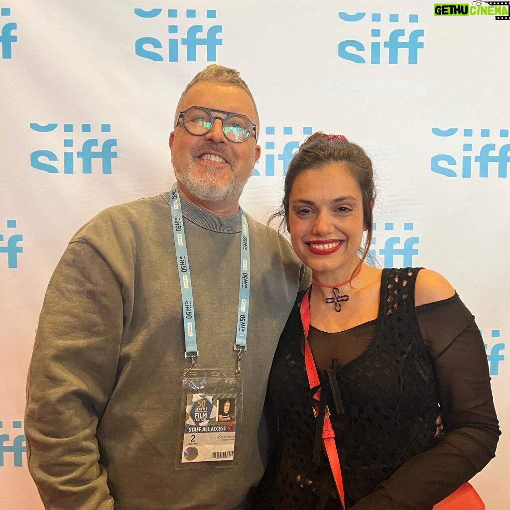 Margherita Vicario Instagram - Le proiezioni di Gloria! al @siffnews 🇱🇷SEATTLE INTERNATIONAL FILM FESTIVALsono state bellissime. Viaggio di lavoro, ma turista presso me stessa. Audience fomentatissimo e sincerely moved. They LLLLOVE the anachronism. Grazie @angelace per l’accoglienza e tutti i 7.740 volontari. qui molti film, molti granchi e parecchi Nirvana, più un’ altra serie di cose particolari…Buonanotte✨✨✨ @tempestafilm @rai_cinema @tell.film @01distribution