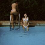 Margo Dumas Instagram – «Коли вони вже нафоткаються?»
©️сусіди

«Ніколи»
©️МИ

———
Photos by me
Swimsuits @lucky.reef 
Girl in white @mtsnko