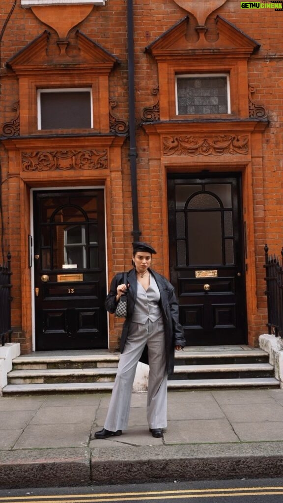 Margo Dumas Instagram - It’s London baby 💫🇬🇧 #ootd Suit @mango Cap @misbhv Bag @misbhv Big ring @broq.world
