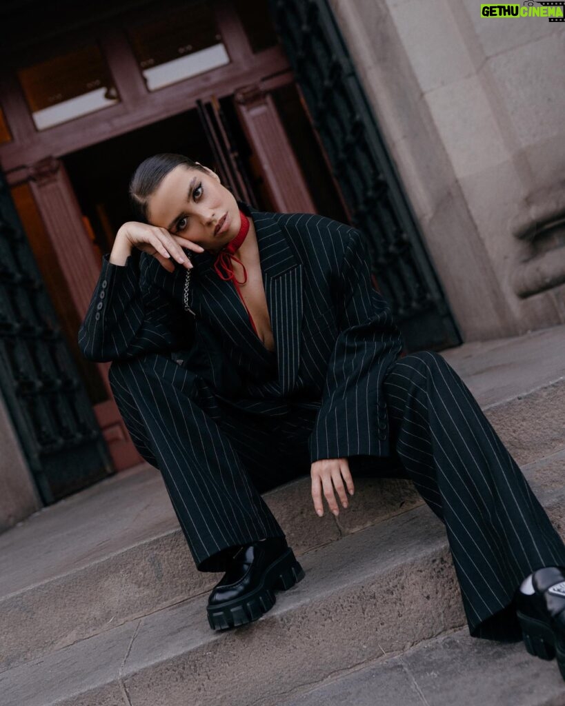 Margo Dumas Instagram - THE BEST STREET STYLE IN MY LIFE 📸💦 @bordunova.a REALLY!🥹 Outfit check: Suit @zara Chocker/lngr @zhilyovalingerie.pl Loafers/bag @prada