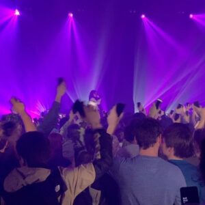 Marguerite Thiam Instagram - Détour à Rennes . 
Merci @zedyunpavarotti , le poète, le génie, le vibrant . Merci pour ces moments .
Merci aussi à ton équipe . 
Et merci à la mienne, que j’aime . @coridaparis @abenthing @howalioudoing @christel.h.martinet @kevin.heuze @leliarababy ❤️

La dernière avant les autres…