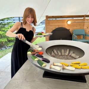 Mari Okamoto Instagram - グランピング最高です☺︎
@plus_riverpool 

温水プールに綺麗なお部屋にお風呂、美味しいお食事、
綺麗な空気‼︎ また行きたいグランピング場‼︎😭

都内から車で90分✨すっごくおすすめです🙇‍♀️