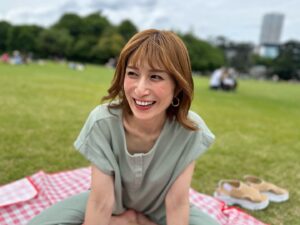 Mari Okamoto Instagram - #新宿御苑 でリフレッシュ🍃
疲れた時に行きたくなる場所です☺️

来週は、グランピングに行くので、
明日からめちゃくちゃ頑張れそうです😭
