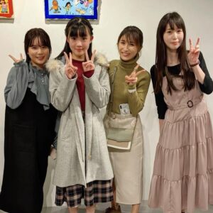 Mari Okamoto Instagram - 🐸⭐️🎁
無事にYouTube生配信&本編公開を終えました...が‼︎ これからが本当のスタートです☺️⭐️

#ウシガエルはもうカエル
@usigaerukun 

---------------------------------

子供には「挨拶」の大切さを、

そして大人には、
「愛は捧げるだけ」そんな気持ちを🎁

カエルくんはわたし(親0、
りっちゃんはわたしの子供...

親子さんは、
そんな目線で見て頂けたら嬉しいです。

-----------------------------
この作品は、たくさんの優しい気持ちの方々に助けられ、制作ができました。

@japan_creative_staff 
親身に気持ちを込めて、たくさんの手助けをしてくださり、そしてあたたかいタッチのアニメーションを世に出して下さりありがとうございます。

@nonstyle_ishida 
私の想いを分かりやすく脚本にしてくださり...石田さんの脚本があったからこそ、プレゼンでまわることができました。最初、お話を聞いてくださったこと、本当に嬉しかったです。

@shoko55mmts 
死ぬんじゃねーぞを読んでから、命を伝える作品だからこそ、しょこたんさんにお願いしたい！と強く思いました。あの時ご返事下さり報われました。本当に優しい想いで最高の声をありがとうございます。

@cocotan1127 
あ、りっちゃんだ、って。直感です。こころちゃんに携わっていただきたい、そう感じました。出会えて良かったです。直感を超えました。

@takumisaitoh_official 
偉大です...なのに"近い気持ち"で作品に寄り添い、世に出して下さることが嬉しかったです。私も　#cinema bird のように届けます！！

@foomiy 
デザインが完成する度に、誕生日を祝ってくれて、優しいなぁ、可愛いなぁ、ありがとうって気持ちでいっぱいでした。冨田佳輔くん、foomiyに助けられました。

@makotonogram 
@takato_mayuko 
LINELIVE配信を見て、優しさを凄く感じました...配信頑張ってくださり、ありがとうございます！

@fuhka.yazaki 
優しい気持ちで、優しい音楽をありがとうございます。1番大切で、1番想い出のある曲に出会えました。

@iwaiyoshiaki 
@tomohappy111 
@ryu_pi_110 
@nanae.karasawa 
@38koichi 
@nambaratatsuki 
皆様のお陰で世に出すことが叶いました。こんなにも、優しい気持ちでご支援いただけることは、当たり前ではありません。人生かけて恩を返していきます！

本当にありがとうございます。

スミマセン、まだまだお礼を伝えるべき人はたくさんいるのですが、、

何より、観てくださった方々、本当にありがとうございます。本当に嬉しいです。どうやったら伝わるかな...想像以上に、私は嬉しさをいただいています😢

ありがとうございます！！！

引き続き、 #ウシガエルはもうカエル @usigaerukun は、ぴょんぴょん跳ね回ります！！🐸

出会ってくださり、ありがとうございます。