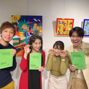Mari Okamoto Instagram - 🐸⭐️🎁
無事にYouTube生配信&本編公開を終えました...が‼︎ これからが本当のスタートです☺️⭐️

#ウシガエルはもうカエル
@usigaerukun 

---------------------------------

子供には「挨拶」の大切さを、

そして大人には、
「愛は捧げるだけ」そんな気持ちを🎁

カエルくんはわたし(親0、
りっちゃんはわたしの子供...

親子さんは、
そんな目線で見て頂けたら嬉しいです。

-----------------------------
この作品は、たくさんの優しい気持ちの方々に助けられ、制作ができました。

@japan_creative_staff 
親身に気持ちを込めて、たくさんの手助けをしてくださり、そしてあたたかいタッチのアニメーションを世に出して下さりありがとうございます。

@nonstyle_ishida 
私の想いを分かりやすく脚本にしてくださり...石田さんの脚本があったからこそ、プレゼンでまわることができました。最初、お話を聞いてくださったこと、本当に嬉しかったです。

@shoko55mmts 
死ぬんじゃねーぞを読んでから、命を伝える作品だからこそ、しょこたんさんにお願いしたい！と強く思いました。あの時ご返事下さり報われました。本当に優しい想いで最高の声をありがとうございます。

@cocotan1127 
あ、りっちゃんだ、って。直感です。こころちゃんに携わっていただきたい、そう感じました。出会えて良かったです。直感を超えました。

@takumisaitoh_official 
偉大です...なのに"近い気持ち"で作品に寄り添い、世に出して下さることが嬉しかったです。私も　#cinema bird のように届けます！！

@foomiy 
デザインが完成する度に、誕生日を祝ってくれて、優しいなぁ、可愛いなぁ、ありがとうって気持ちでいっぱいでした。冨田佳輔くん、foomiyに助けられました。

@makotonogram 
@takato_mayuko 
LINELIVE配信を見て、優しさを凄く感じました...配信頑張ってくださり、ありがとうございます！

@fuhka.yazaki 
優しい気持ちで、優しい音楽をありがとうございます。1番大切で、1番想い出のある曲に出会えました。

@iwaiyoshiaki 
@tomohappy111 
@ryu_pi_110 
@nanae.karasawa 
@38koichi 
@nambaratatsuki 
皆様のお陰で世に出すことが叶いました。こんなにも、優しい気持ちでご支援いただけることは、当たり前ではありません。人生かけて恩を返していきます！

本当にありがとうございます。

スミマセン、まだまだお礼を伝えるべき人はたくさんいるのですが、、

何より、観てくださった方々、本当にありがとうございます。本当に嬉しいです。どうやったら伝わるかな...想像以上に、私は嬉しさをいただいています😢

ありがとうございます！！！

引き続き、 #ウシガエルはもうカエル @usigaerukun は、ぴょんぴょん跳ね回ります！！🐸

出会ってくださり、ありがとうございます。