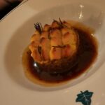 Mari Natsuki Instagram – #londondiaries 
#lunch

で、飛び込みで入ったレストランが当たりでして、
チェーン店みたいで王道🇬🇧料理🍴
シェパーズパイもオシャレに出てきて、また🍎タルトも食べてしまった！
