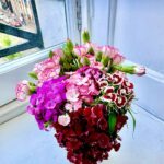 Mari Natsuki Instagram – #londondiaries 
#おはようシリーズ
#お花シリーズ
#reuse
#goodvibes 

おはよう…

今朝は、先日頂いたお花のリユース💐

今頃、zipの千と千尋の神隠し ♨️London特集やってるかな？大阪梅芸も初日おめでとう㊗️

今日もよい日に。
12℃、快晴