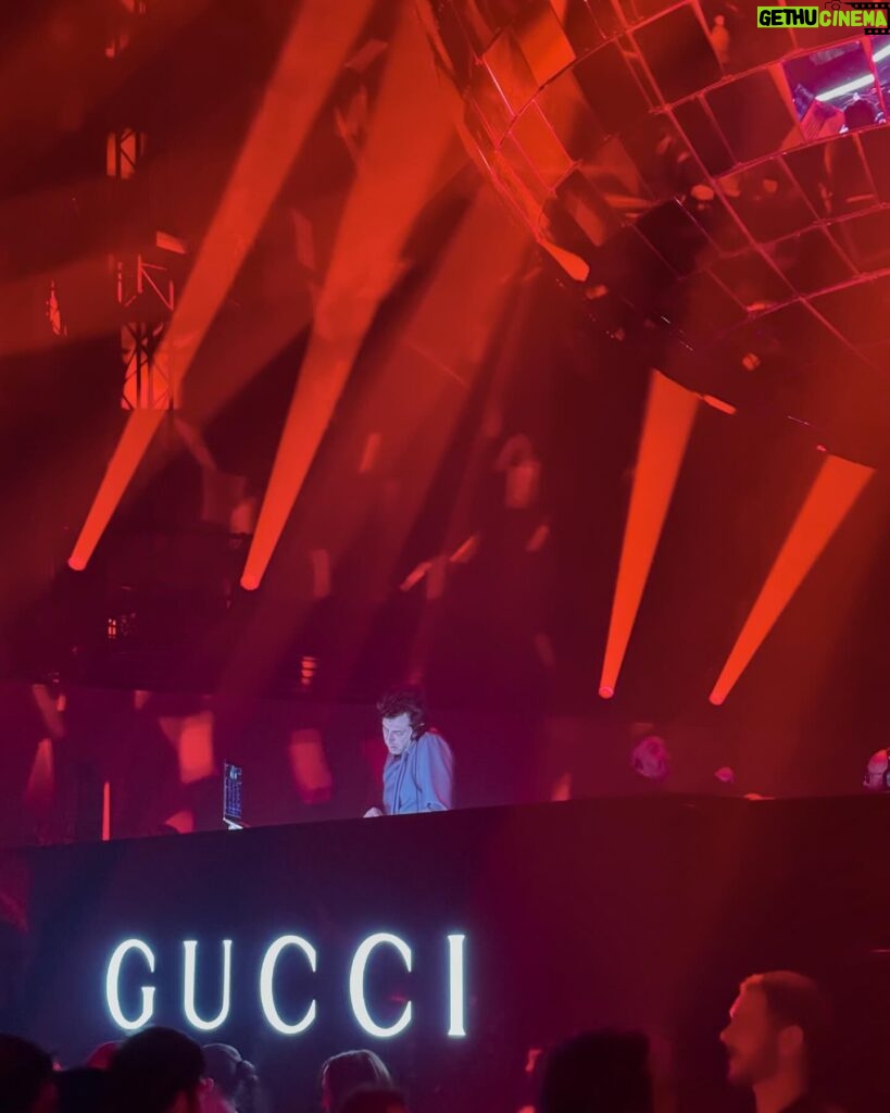 Mari Natsuki Instagram - @gucci @sabatods #GucciCruise25 #GucciLondra #PR アフターパーティーもご機嫌🎧 流石のマーク・ロンソンのdj 、ケイト・モスもノリノリでした！ #markronson #SHUZO