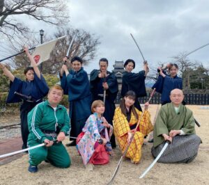 Mari Yaguchi Instagram - 今日は、
テレビ信州
『ずんマンモウ』のロケで、
モーニング娘。'24の羽賀朱音ちんと
長野に行ってきましたよー😁✨
楽屋も一緒でちと近づけた気がする♡

しかもこの度、
殺陣に挑戦させていただきました！！
金髪忍者🥷w
めちゃくちゃ楽しかったです！！
やすさんもマンモウ飯田さんも
ノリノリで出来上がりがとっても楽しみです😁✨
ありがとうございました！！

この模様は、
2/10(土)13:25〜
「土曜もYouがターゲット」で放送されます😁✨
是非ご覧くださいませ！！