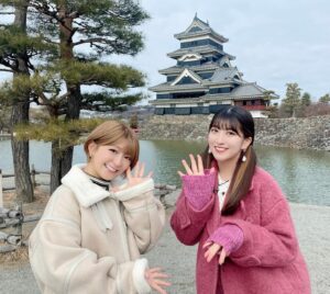 Mari Yaguchi Instagram - 今日は、
テレビ信州
『ずんマンモウ』のロケで、
モーニング娘。'24の羽賀朱音ちんと
長野に行ってきましたよー😁✨
楽屋も一緒でちと近づけた気がする♡

しかもこの度、
殺陣に挑戦させていただきました！！
金髪忍者🥷w
めちゃくちゃ楽しかったです！！
やすさんもマンモウ飯田さんも
ノリノリで出来上がりがとっても楽しみです😁✨
ありがとうございました！！

この模様は、
2/10(土)13:25〜
「土曜もYouがターゲット」で放送されます😁✨
是非ご覧くださいませ！！