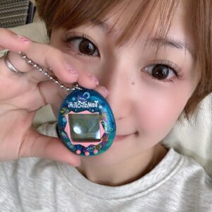 Mari Yaguchi Instagram - 今たまごっちやってる人ー🙋‍♀️🙋‍♂️✨
小学生の時の思い出のひとつ🥹✨

今日からまたよろしくね😊✨
私はこのデザインのたまごっちにしたよ♡
可愛い🥹✨
あー✨
なにっちになるか楽しみだ♡