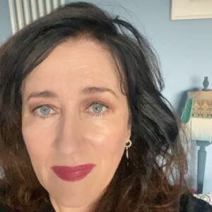 Maria Doyle Kennedy Instagram - Staying in is the new going out  @acorn_tv @acorntvuk @recipes_for_love_and_murder