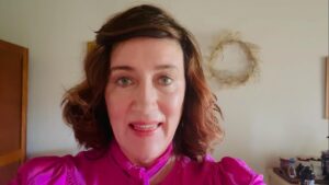 Maria Doyle Kennedy Instagram - I’m absolutely delighted with myself to have won the IFTA for playing Birdy …I was sorry not to be able to be there, it’s always a brilliant night full of people you don’t get to see enough of, but I’m also very grateful to be working. I think you only get 40 secs to accept your gong if you win , so here is what I would have said if I’d been there! Thanks a million for all the well wishes, I’m genuinely thrilled 🤩🤩🤩
And huge congratulations also to @clare.dunnebear @caatdolan @alderbuckthorn 
#KIN
@iftaacademy 
@unitedagents