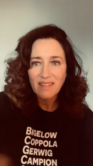 Maria Doyle Kennedy Instagram - THANK YOU 
Recipes for Love and Murder ❤️❤️❤️🪓🪓🪓🐓🐓🐓available all over the shop wherever you get your #AcornTV from
#EnormousGrá