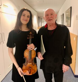 María Dueñas Instagram - With Maestro Christoph Eschenbach after our rehearsal with the @bambergsymphony , what a wonderful orchestra! Can’t wait for our concerts on June 21st and 23rd in Bamberg and 22nd in Baden-Baden! Bis bald🎻