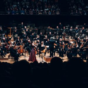 María Dueñas Instagram - Altar de Emociones 💫
Gracias Barcelona, Merci Paris and Thank you London for the warm welcome to your concert halls. It has been a gift bringing the concerto “Altar de Cuerda” abroad and having such an enthusiastic response. I feel so lucky for such beautiful moments on- and offstage with the whole team of @laphil , @gustavodudamel and @gabrielaortizcomposer .
As always, my gratitude to @annabelle_dress_atelier for this fiery gown and also to @dalsegnostore , who hand-crafted two beautiful designs specially for this occasion inspired on the story of Altar de Cuerda🙏🏻

📸: 
@toni_bofill 
@ondinebertrand 
@enolaaloredanaa