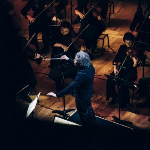 María Dueñas Instagram - Merci Paris♥️🇫🇷

📸: @ondinebertrand 

@laphil 
@dudamelfoundation
@soylavalverde
@deafwest 
@corodemanosblancasoficial 
@albertoarvelo
#djkurs
#gabrielacamejo
@mariaduenasviolin 
@gabrielaortizcomposer 
@philharmoniedeparis
