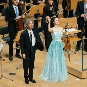 María Dueñas Instagram - Danke Dresden für diese fantastische Woche🎻
Ich habe Euch in meinem Herzen!🌹

@dresdnerphilharmonie 
#KentNagano

📸: @oliver.killig
