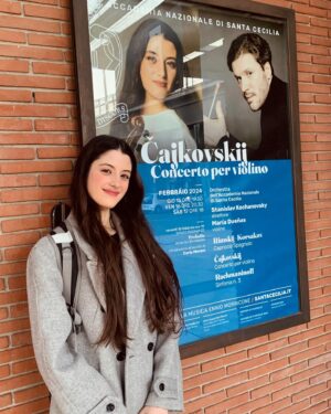 María Dueñas Instagram - I’m so happy to be in Rome for the first time ever, making my debut with the wonderful @accademiadisantacecilia and @kochanovsky_conductor ! I can’t wait for our three concerts coming up😊Join us!