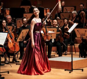 María Dueñas Instagram - Leaving Los Angeles with my heart full of gratitude and inspiration! Always a pleasure to make music with @laphil and @gustavodudamel 🌹 if you haven’t listened yet to our recording of @gabrielaortizcomposer Violin Concerto you can do so now on streaming platforms!🎶 thank you LA, you are such a wonderful audience!

📸: Timothy Norris