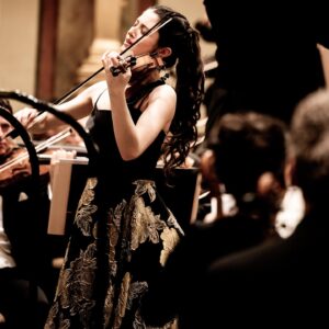 María Dueñas Instagram - Emotional moments at @musikverein.wien, beautifully captured by @julia_wesely_photographer 📸 
Bravo @viennasymphony and Krzysztof Urbański for the wonderful music-making and Danke Wien; immer wieder ein Genuss! Can’t wait to be back in November🌹

👗: beautiful new design by @annabelle_dress_atelier