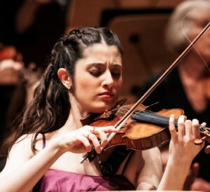 María Dueñas Instagram - Leaving Los Angeles with my heart full of gratitude and inspiration! Always a pleasure to make music with @laphil and @gustavodudamel 🌹 if you haven’t listened yet to our recording of @gabrielaortizcomposer Violin Concerto you can do so now on streaming platforms!🎶 thank you LA, you are such a wonderful audience!

📸: Timothy Norris