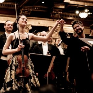 María Dueñas Instagram - Emotional moments at @musikverein.wien, beautifully captured by @julia_wesely_photographer 📸 
Bravo @viennasymphony and Krzysztof Urbański for the wonderful music-making and Danke Wien; immer wieder ein Genuss! Can’t wait to be back in November🌹

👗: beautiful new design by @annabelle_dress_atelier
